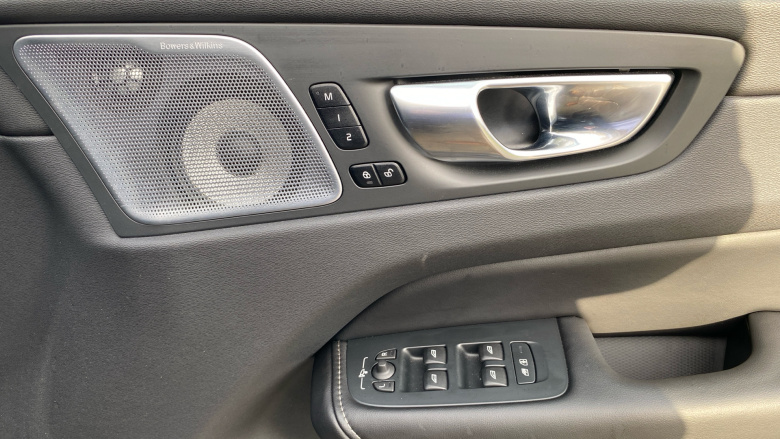 Volvo XC60 2.0 B5P Ultra Dark 5dr AWD Geartronic Petrol Estate